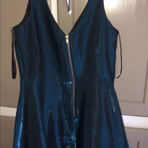 Semi-Formal / Formal dresses - Picture 7 of 9